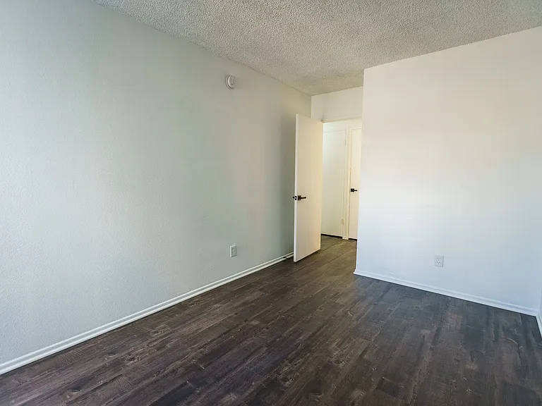 238 South Serrano Ave — Photo 27