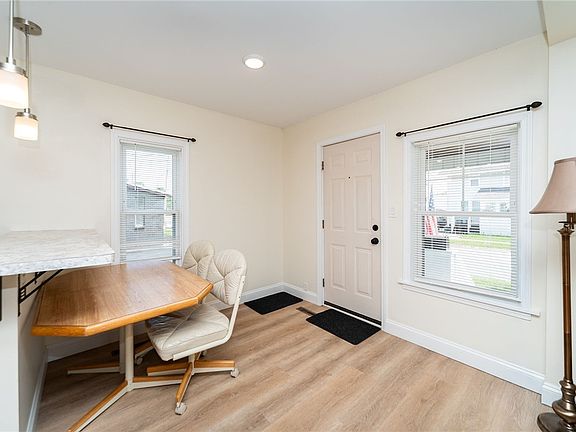 4th image of 10 S Lyon St