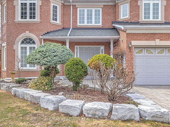 3rd image of 6 White Oak Cres