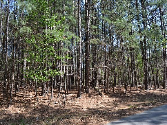 3rd image of Fairway Dr