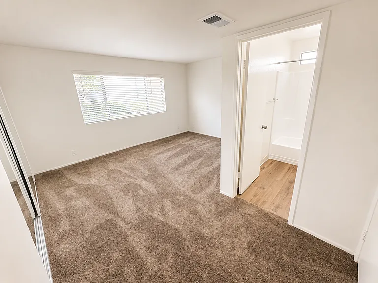 Del Ciervo Apartments — Photo 56