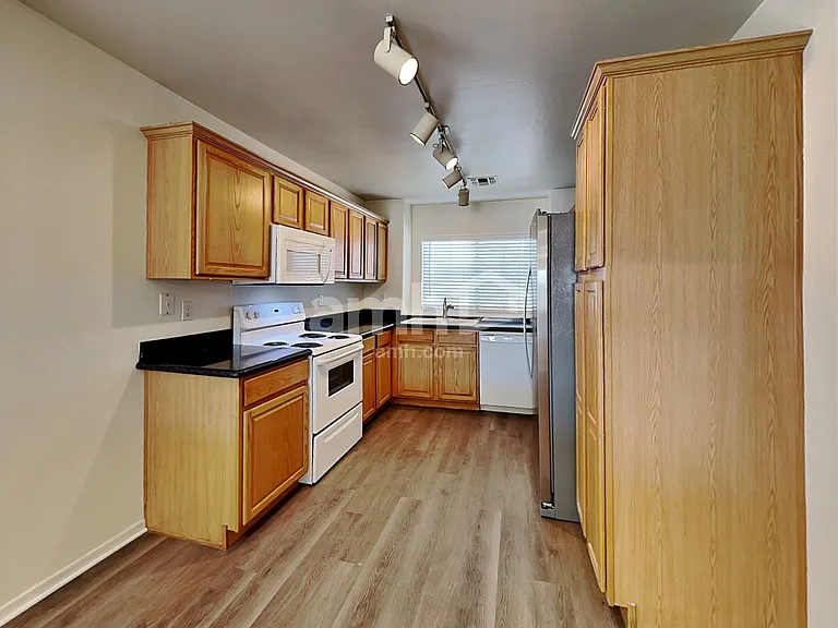 11837 W Flanagan St — Photo 3