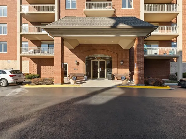 8440 Callie Ave Unit 406, Morton Grove, IL 60053