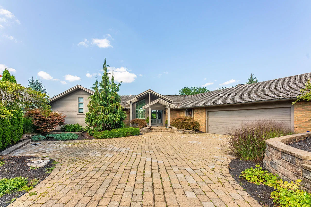 5 bed, 5.5 bath, 3799 sqft, $5,950 — Photo 1
