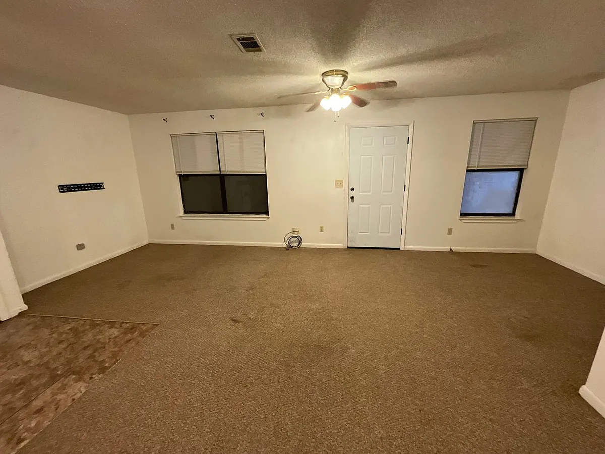 Building Photo - 1311 Plum Cir #49