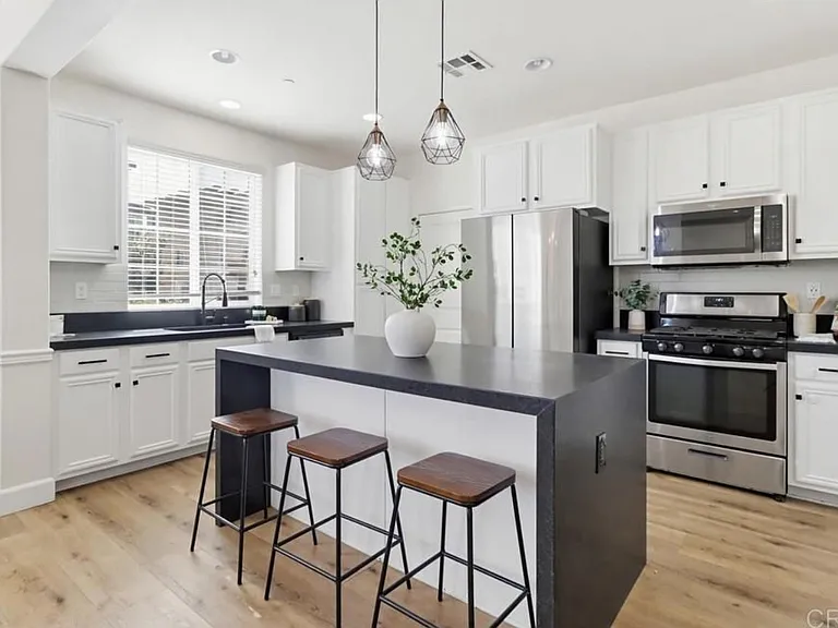 1720 Santa Ivy Ave — Photo 2