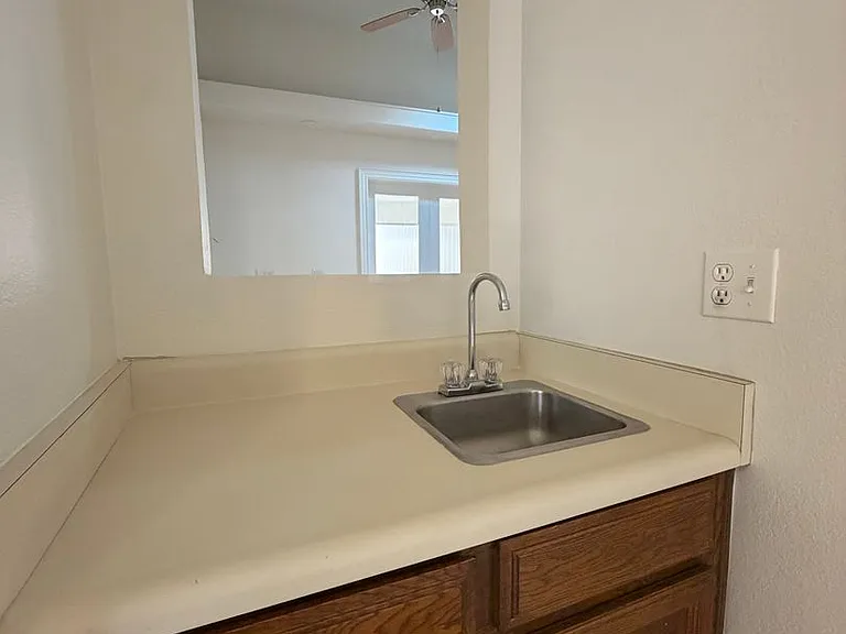 3759 E Edison St — Photo 11