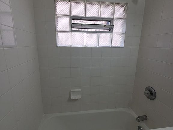 4th image of 512-524 E Henry Clay St #512-1
