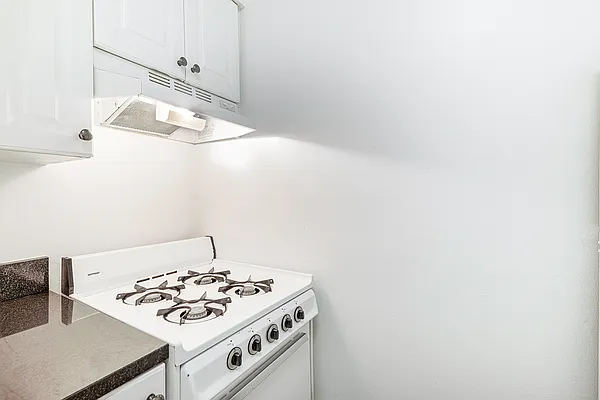 Rented by REAL New York | media 17