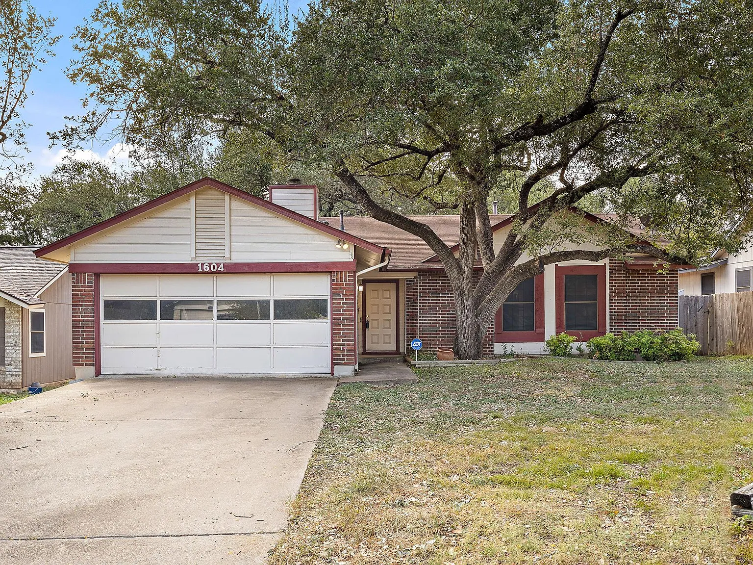 3 bed, 2.0 bath, 1200 sqft, $1,800 — Photo 2