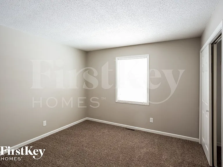 439 Fox Cir — Photo 12