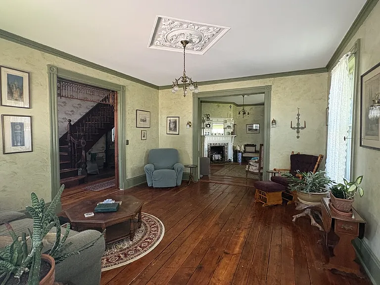 342 Main St — Photo 11