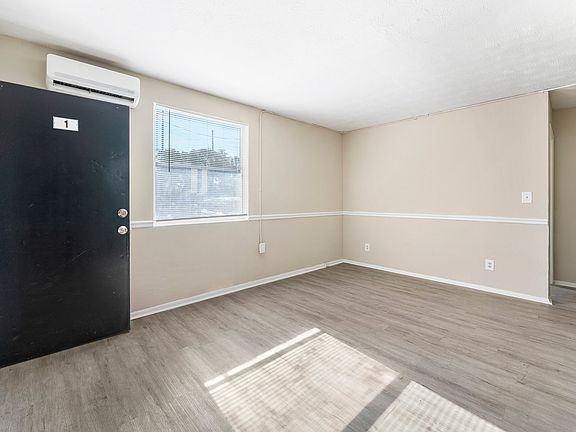 4th image of 4813 Moncrief Rd #4819-04