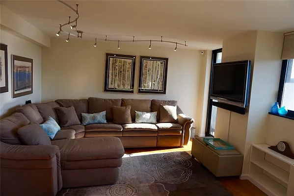 Sold by R New York | media 3