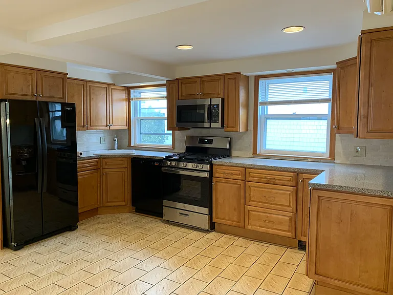 24 Hall Ave — Photo 13
