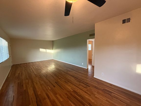 4th image of 320 W Medlock Dr #202