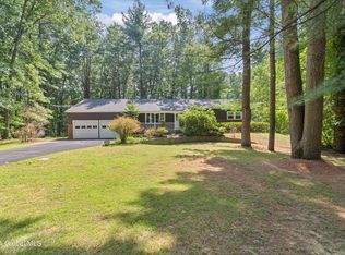 6 Woodridge Ct, Ballston Lake, NY 12019