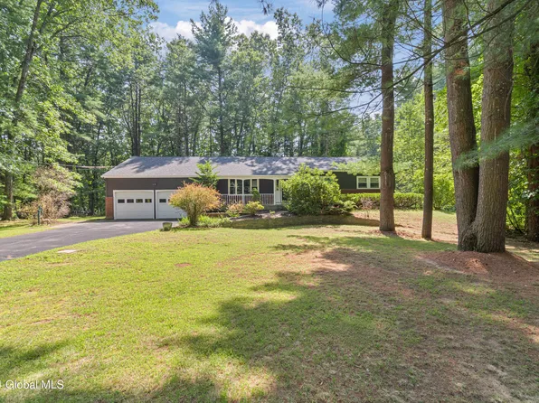 6 Woodridge Court Court, Ballston Lake, NY 12019