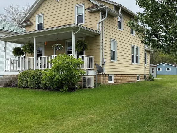484 E Main St, Thompsontown, PA 17094