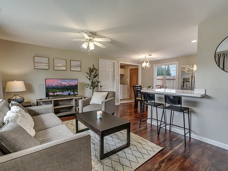 2737 N Bennett St — Photo 4