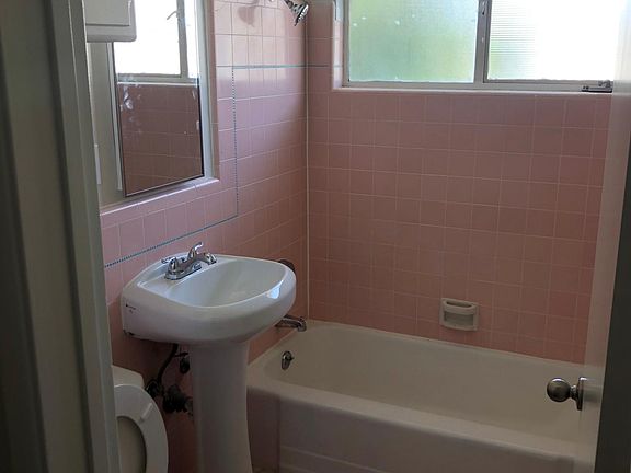 5th image of 696 Mira Monte Pl APT 1