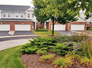 124 Chestnut Hills Cir, Burr Ridge, IL 60527