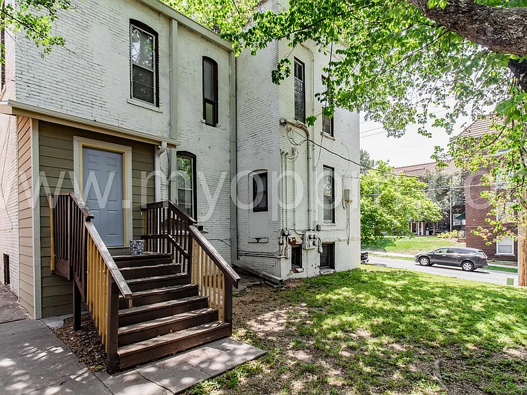 1146 S 32nd St — Photo 20