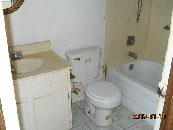 5th image of 1075 Golden Gate Cir