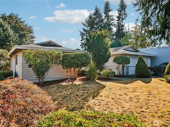 8621 Vistarama Avenue, Everett, WA 98208