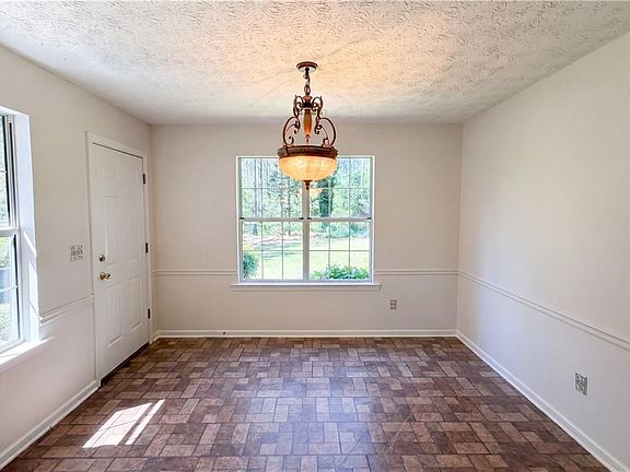 4th image of 90 Rolling Ridge Dr