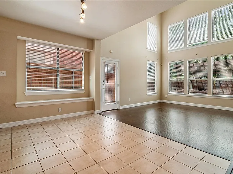 4621 Brighton Dr — Photo 7