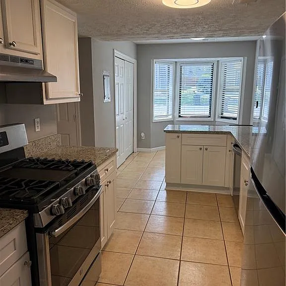 1020 Dassow Ct — Photo 5