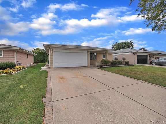 2nd image of 13592 Ascot Dr