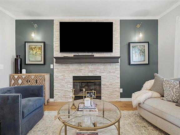 3rd image of 225 SW Seagull St