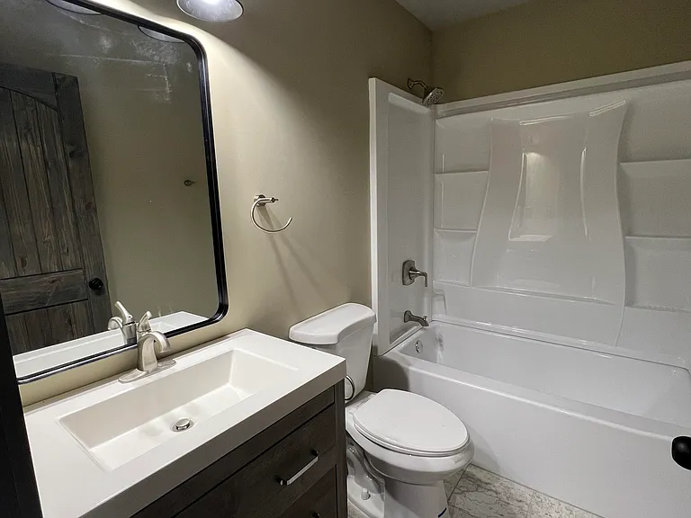 Full Bath (Upstairs)