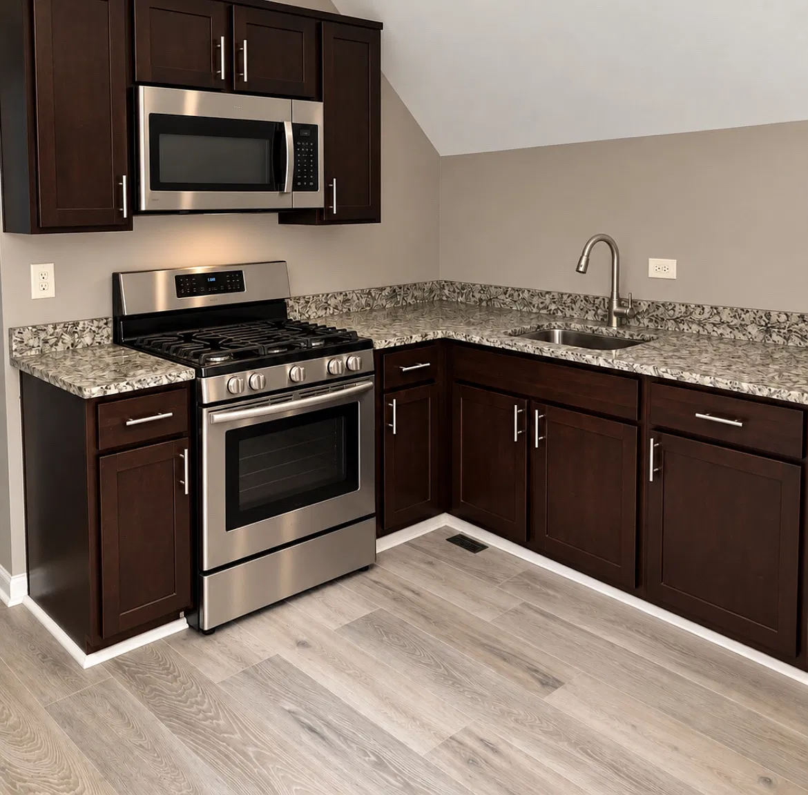 3 bed, $1,900 — Photo 1