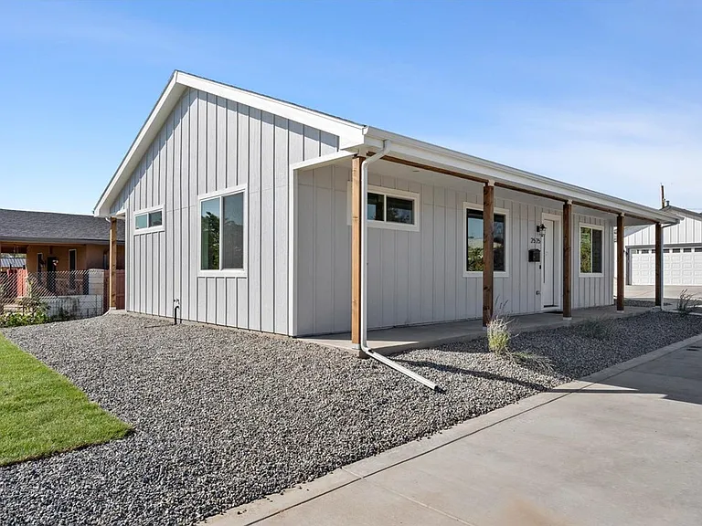 2525 W Wesley Ave — Photo 16