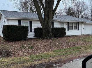 639 N 5th St, Auburn, IL 62615