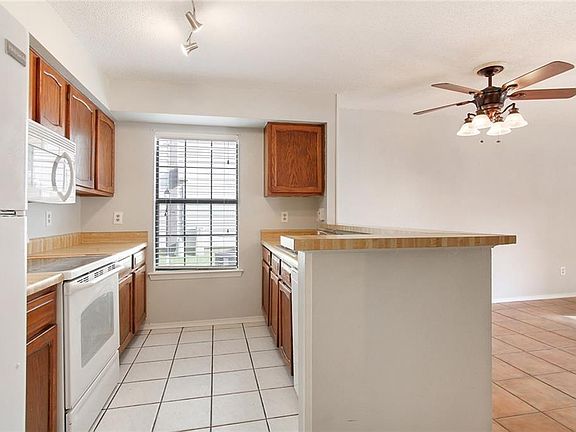 5th image of 2932 Manhattan Blvd Unit 172