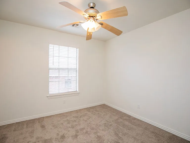 786 W Breeze Cv — Photo 13