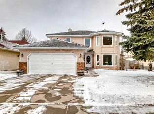 107 E Hawkmount Hts NW, Calgary, AB T3G 3S5
