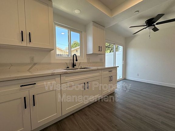 5th image of 810 S Flower St APT 4