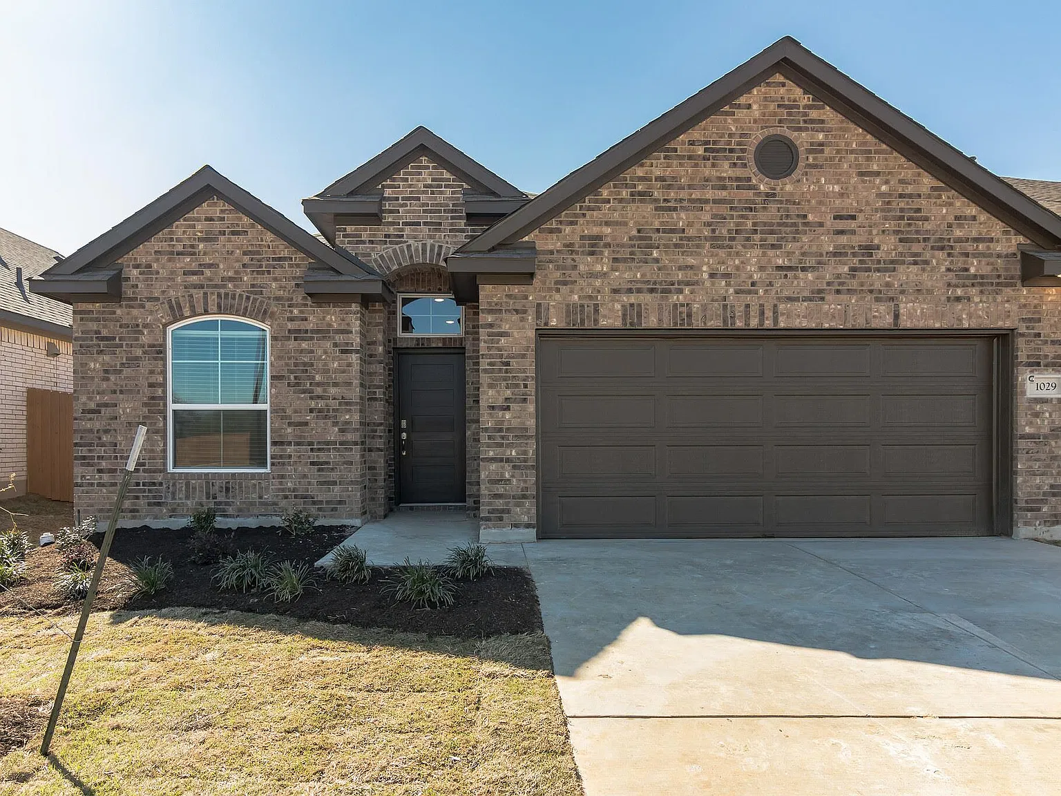 4 bed, 2.0 bath, 1704 sqft, $1,995 — Photo 2