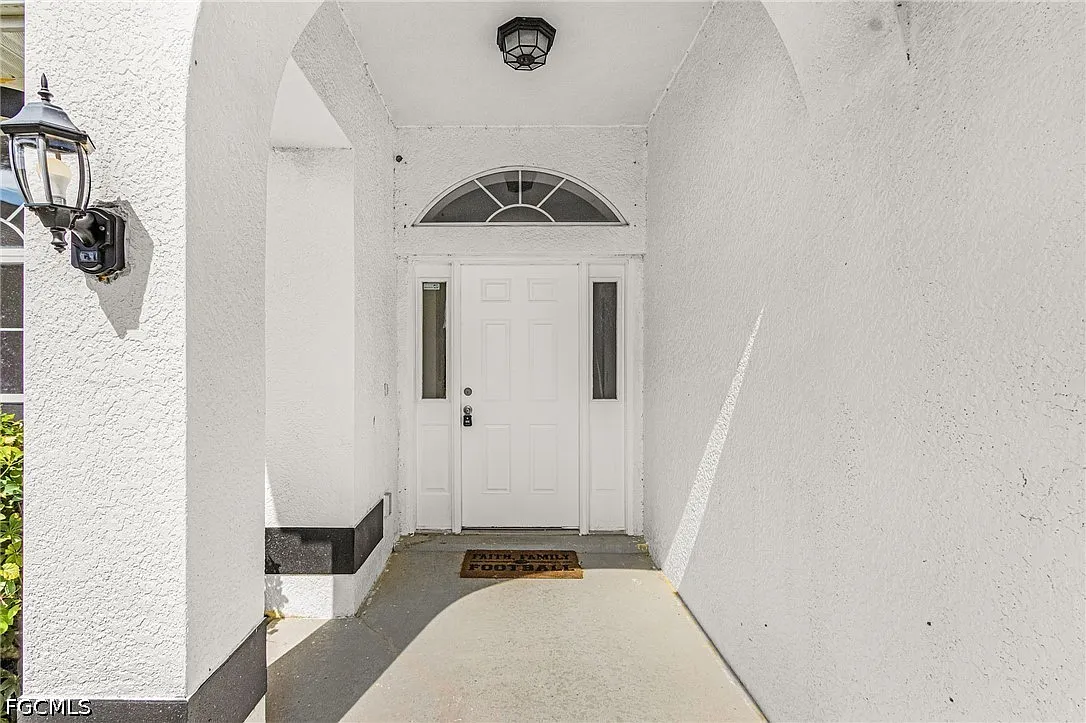 4 bed, 2.0 bath, 2335 sqft, $2,200 — Photo 4