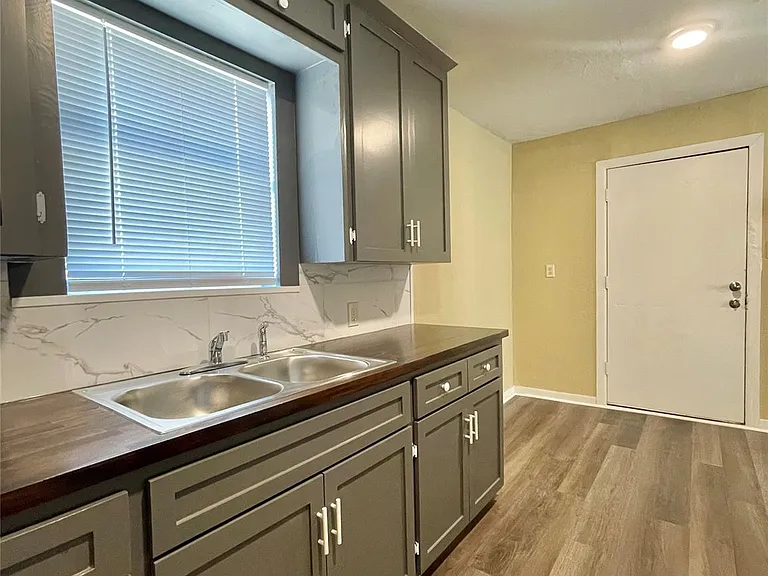 611 N Avenue D — Photo 6