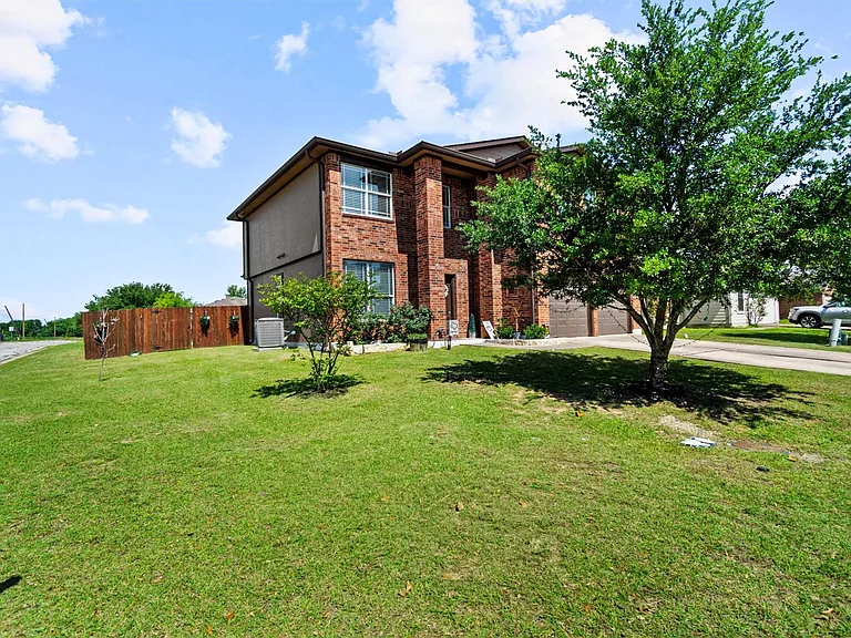 303 Quail Hollow Dr — Photo 3