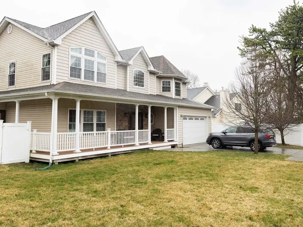 7 Hudson Avenue, Sayville, NY 11782