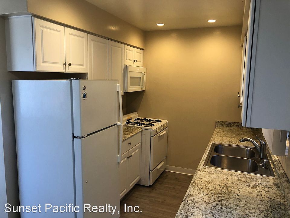 1st image of 4918 W Point Loma Blvd #D