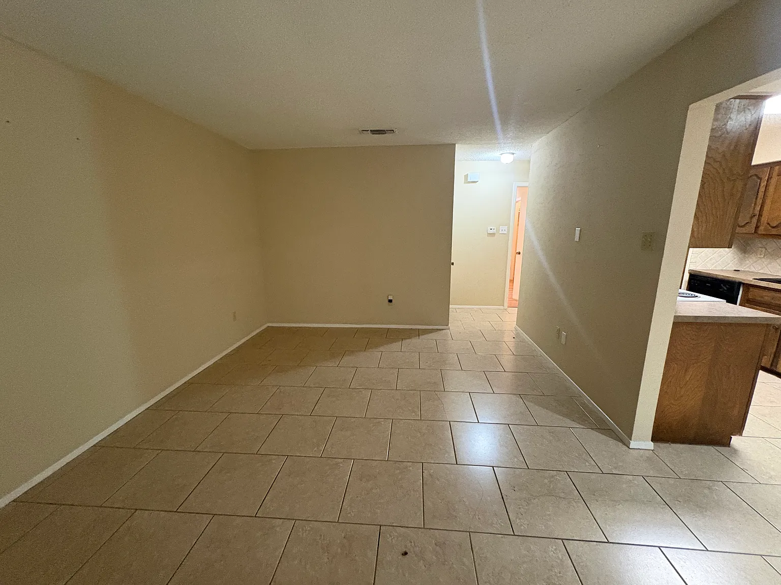 1 bed, 727 sqft, $1,050 — Photo 2