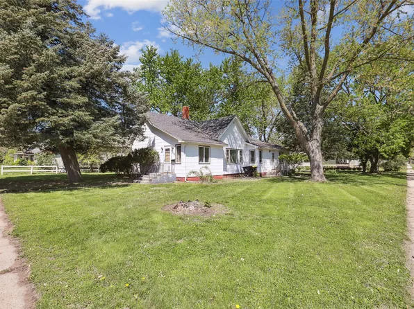 902 Rapids St, Adel, IA 50003